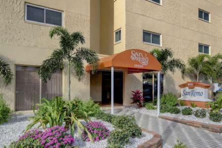 Townhouse At San Remo Apartment Клиъруотър Бийч Екстериор снимка