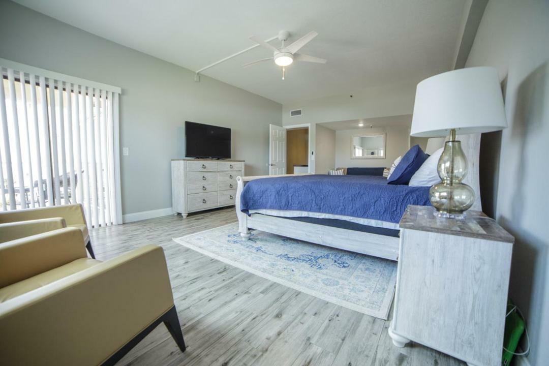 Townhouse At San Remo Apartment Клиъруотър Бийч Екстериор снимка