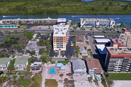 Townhouse At San Remo Apartment Клиъруотър Бийч Екстериор снимка
