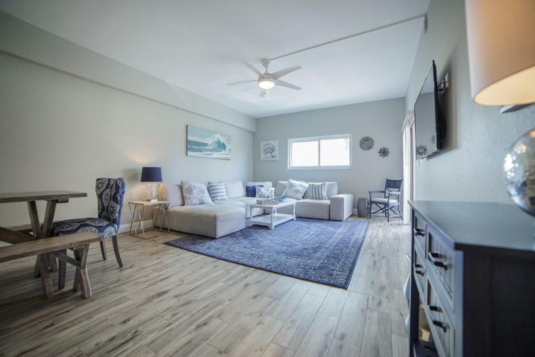 Townhouse At San Remo Apartment Клиъруотър Бийч Екстериор снимка