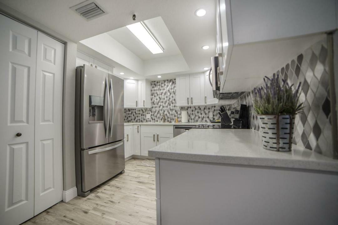 Townhouse At San Remo Apartment Клиъруотър Бийч Екстериор снимка